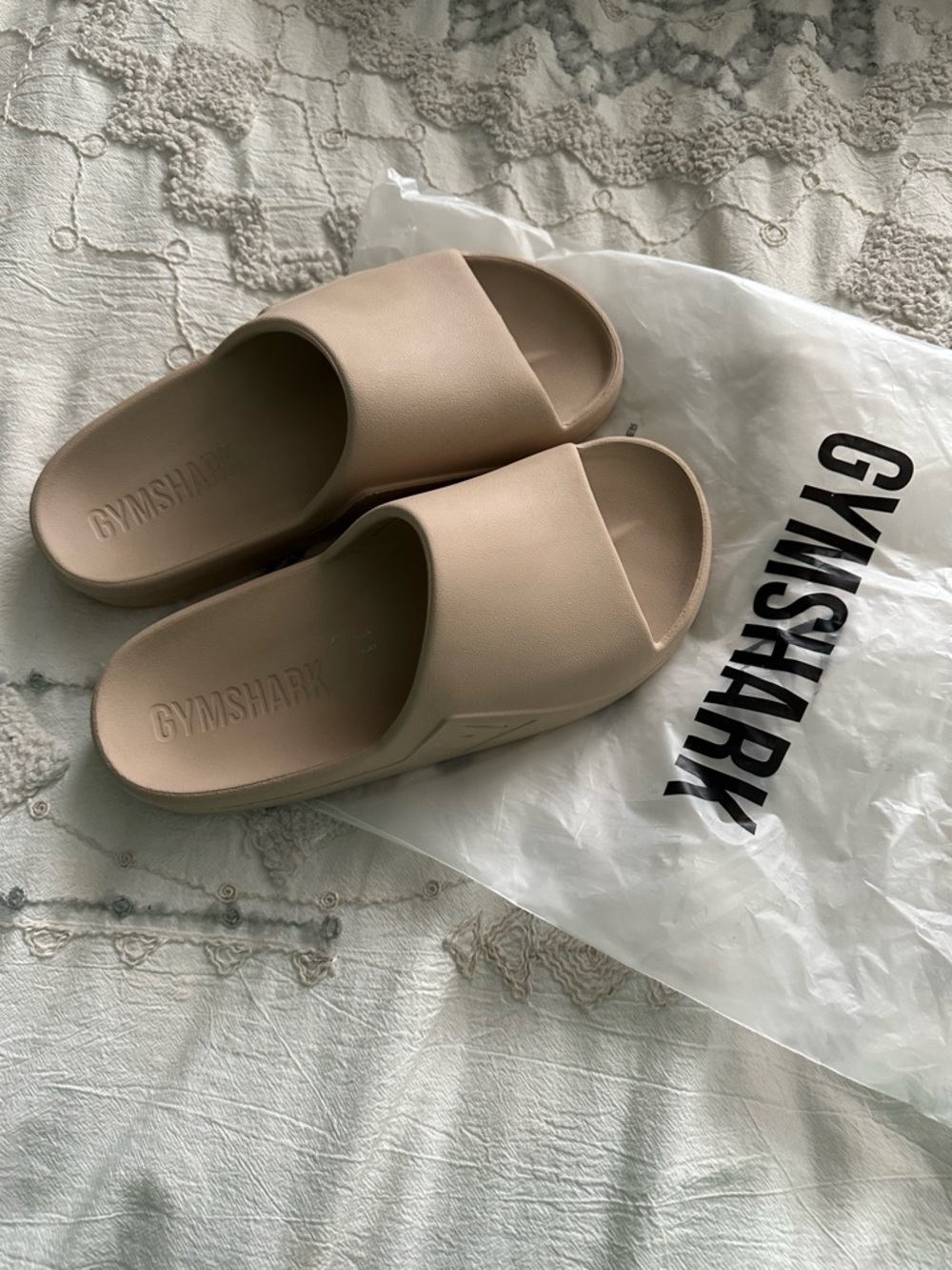 Gymshark Neutral Beige Slip-On Slides Women’s 8.5 or Mens 7 - Picture 5 of 6